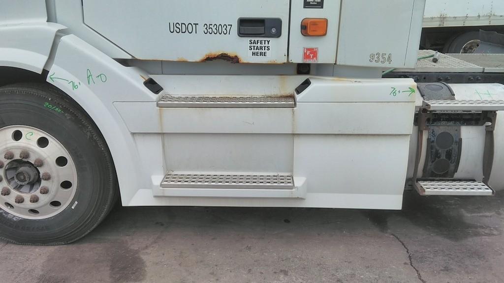 For 2006 VOLVO VNL SIDE FAIRING Left , OH