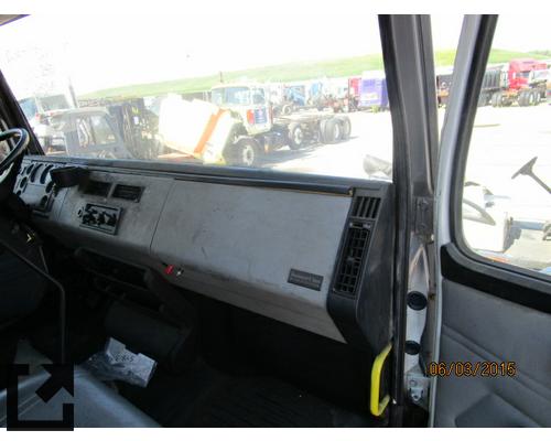 FREIGHTLINER FL70 CAB CLIP